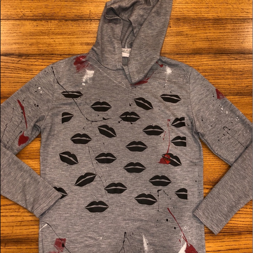 Lips splatter long sleeve hooded shirt